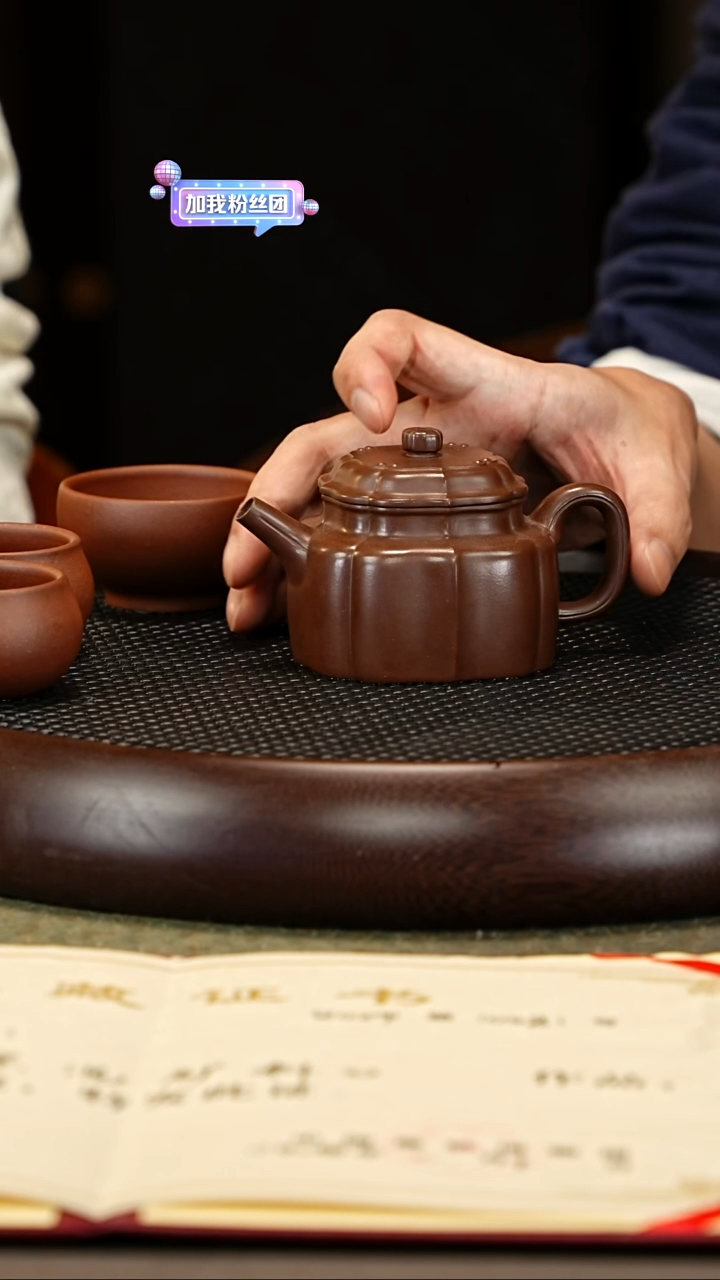 茶壶紫砂54 张彩萍 棠韵紫泥 筋纹德钟180c