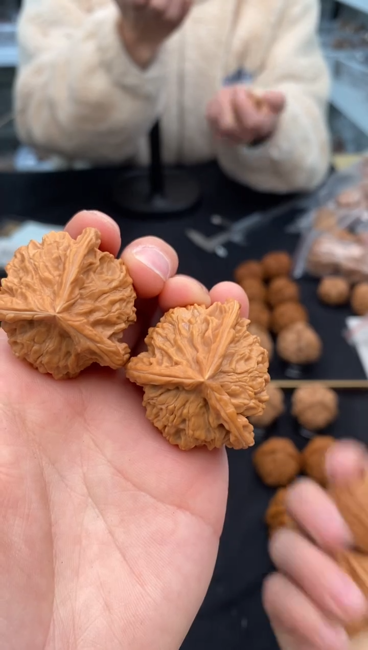 【闪购商品】文玩核桃把件盘山奔36-t539