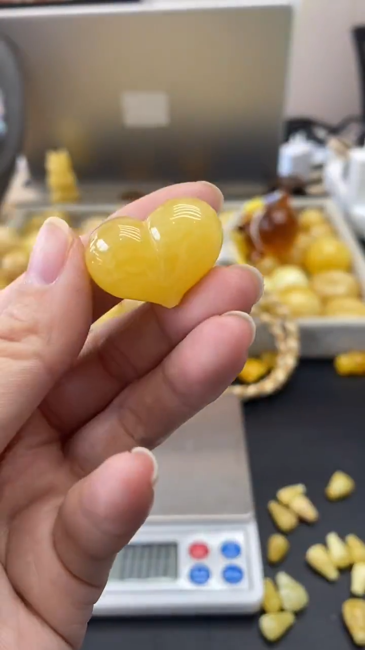 琥珀未镶嵌珠宝奇石933