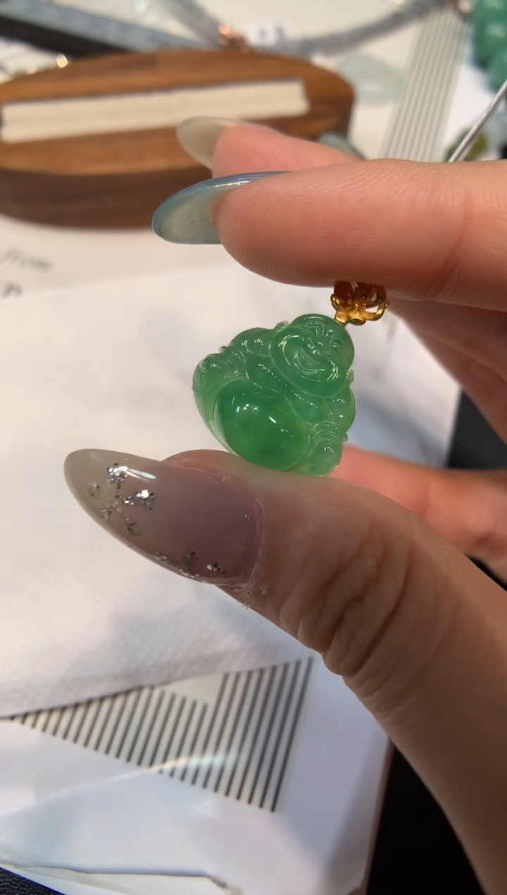 颈饰18K金镶嵌翡翠佛公