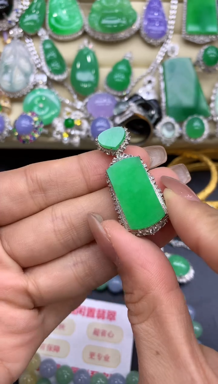 颈饰18K金镶嵌翡翠462-中国好珍宝