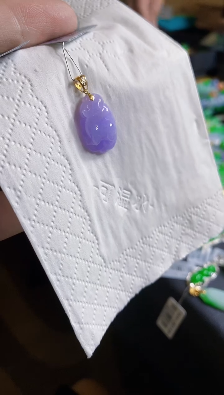翡翠18K金镶嵌颈饰吊坠