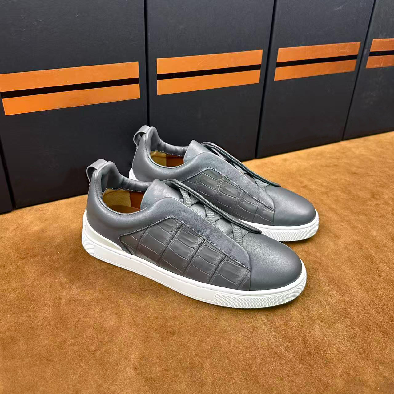 Triple Stitch进口纯水染尼罗鳄鱼皮搭配小牛皮水泥灰色三代版本