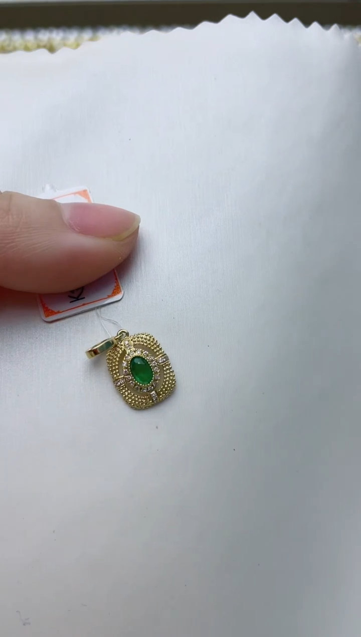 【闪购商品】祖母绿颈饰18K金镶嵌A57