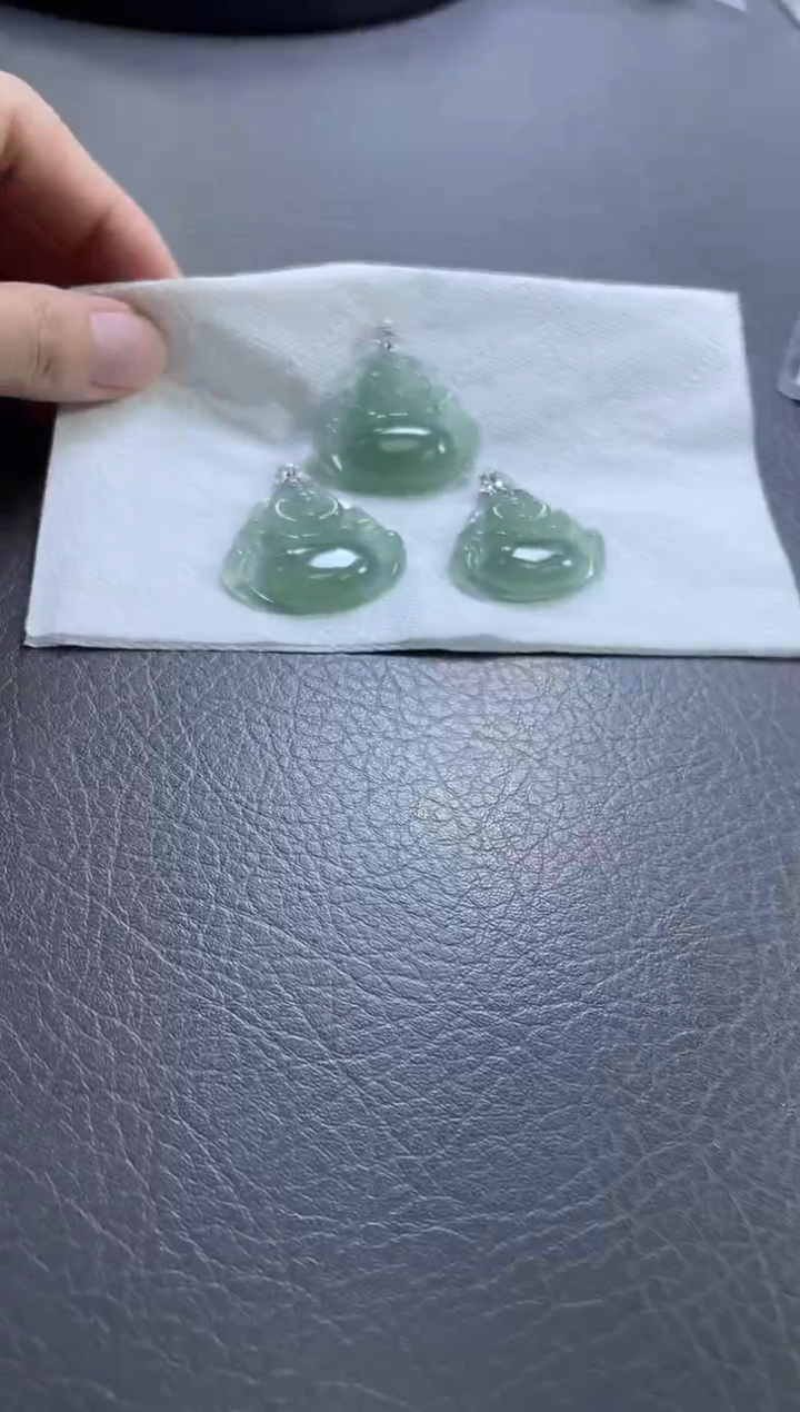 颈饰18K金镶嵌翡翠吴*棋佛公多样性发一件