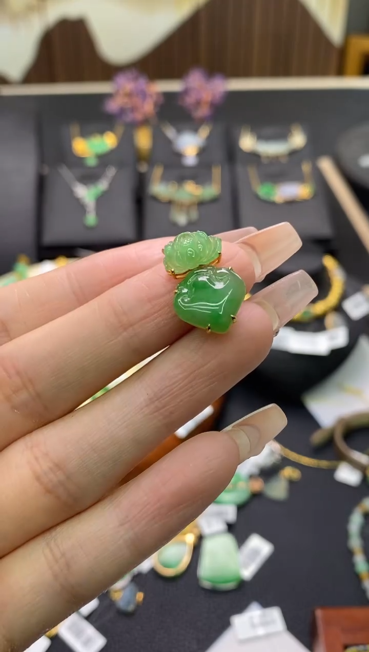 【闪购商品】翡翠颈饰18K金镶嵌净货13131