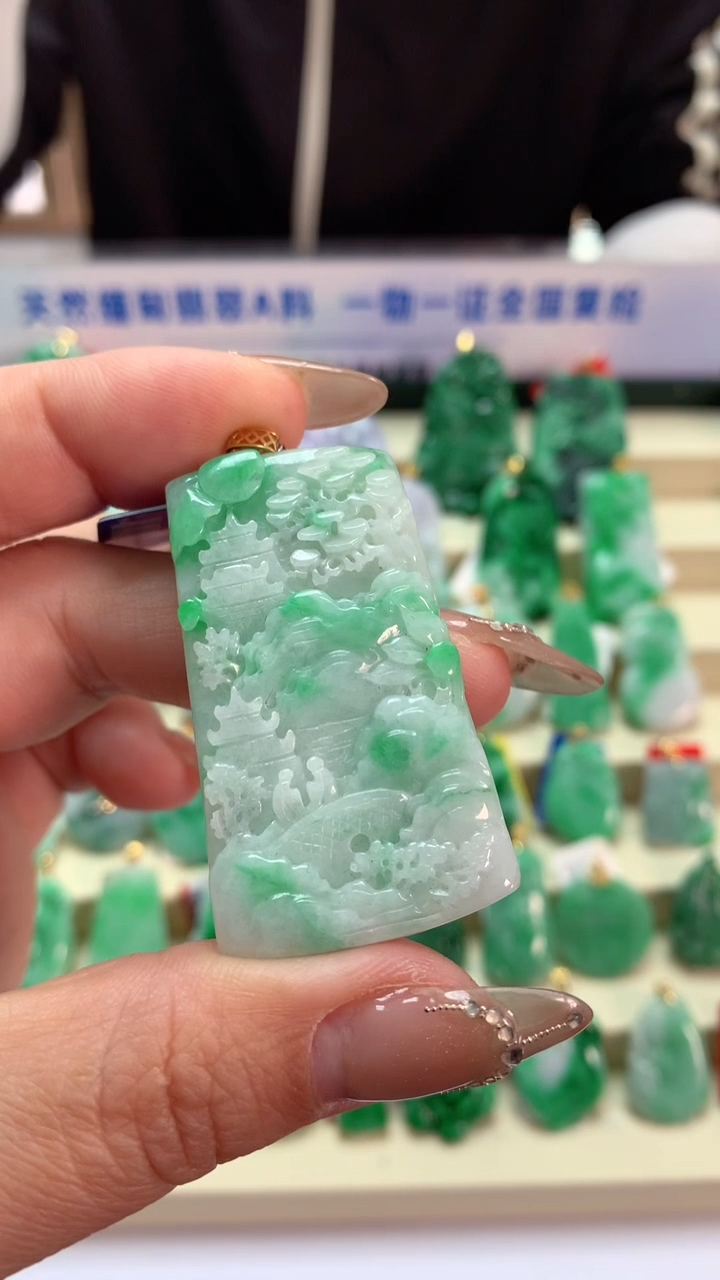 【闪购商品】翡翠吊坠(不含链)18K金镶嵌挂件