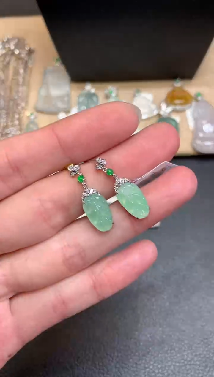 【闪购商品】翡翠耳饰18K金镶嵌叶子【无服务费】