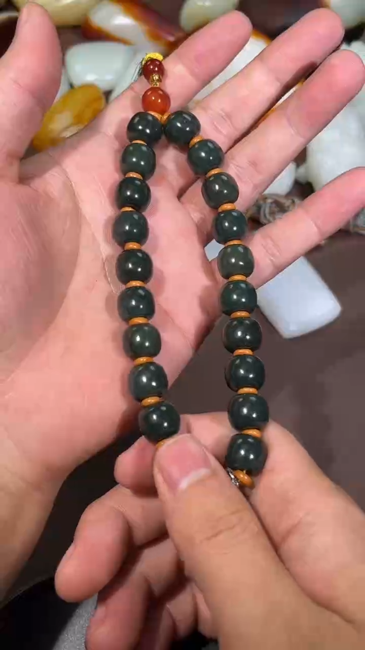 吊坠(不含链)未镶嵌和田玉山**哥吊坠