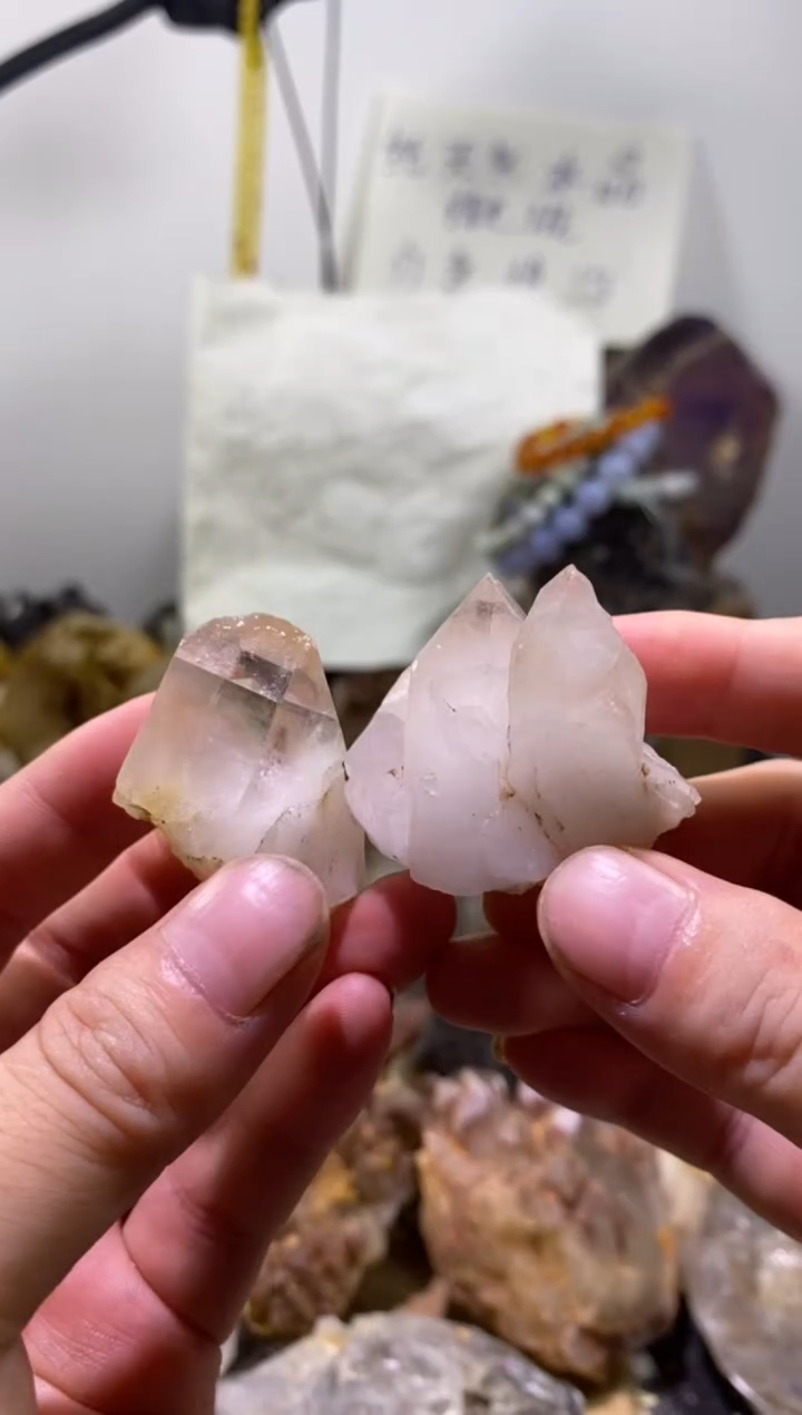 未镶嵌珠宝半成品水晶3号马岛白水晶2颗