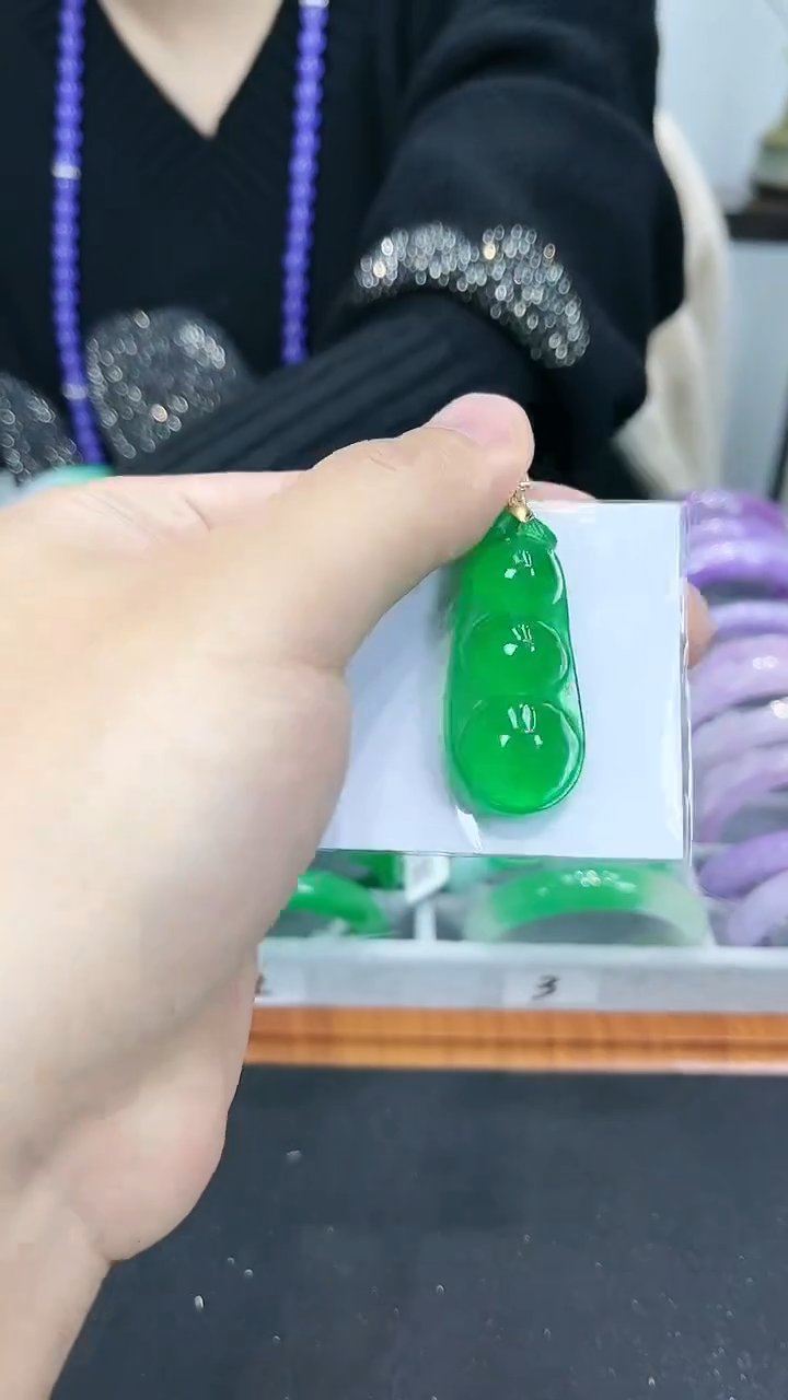 【闪购商品】砖雕s33四季豆满绿吊坠