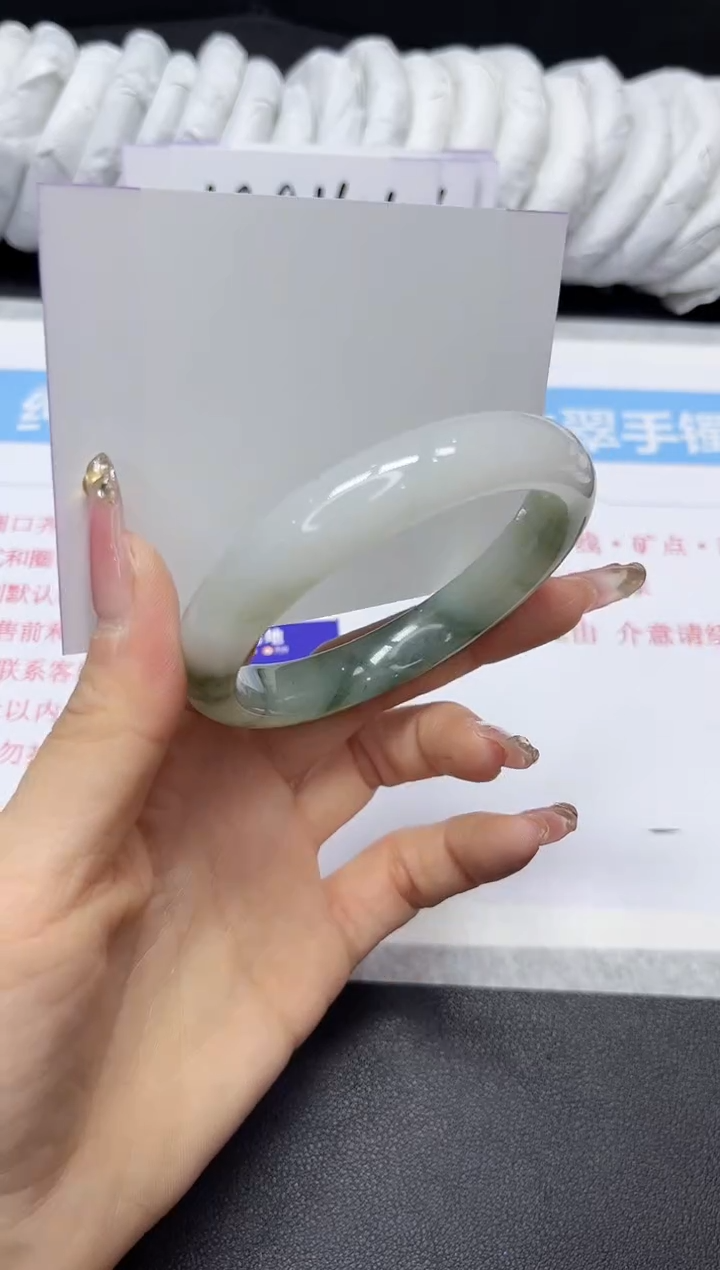 【闪购商品】石英质玉手镯未镶嵌176