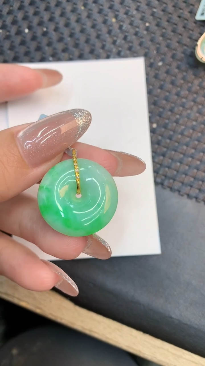 颈饰18K金镶嵌翡翠1