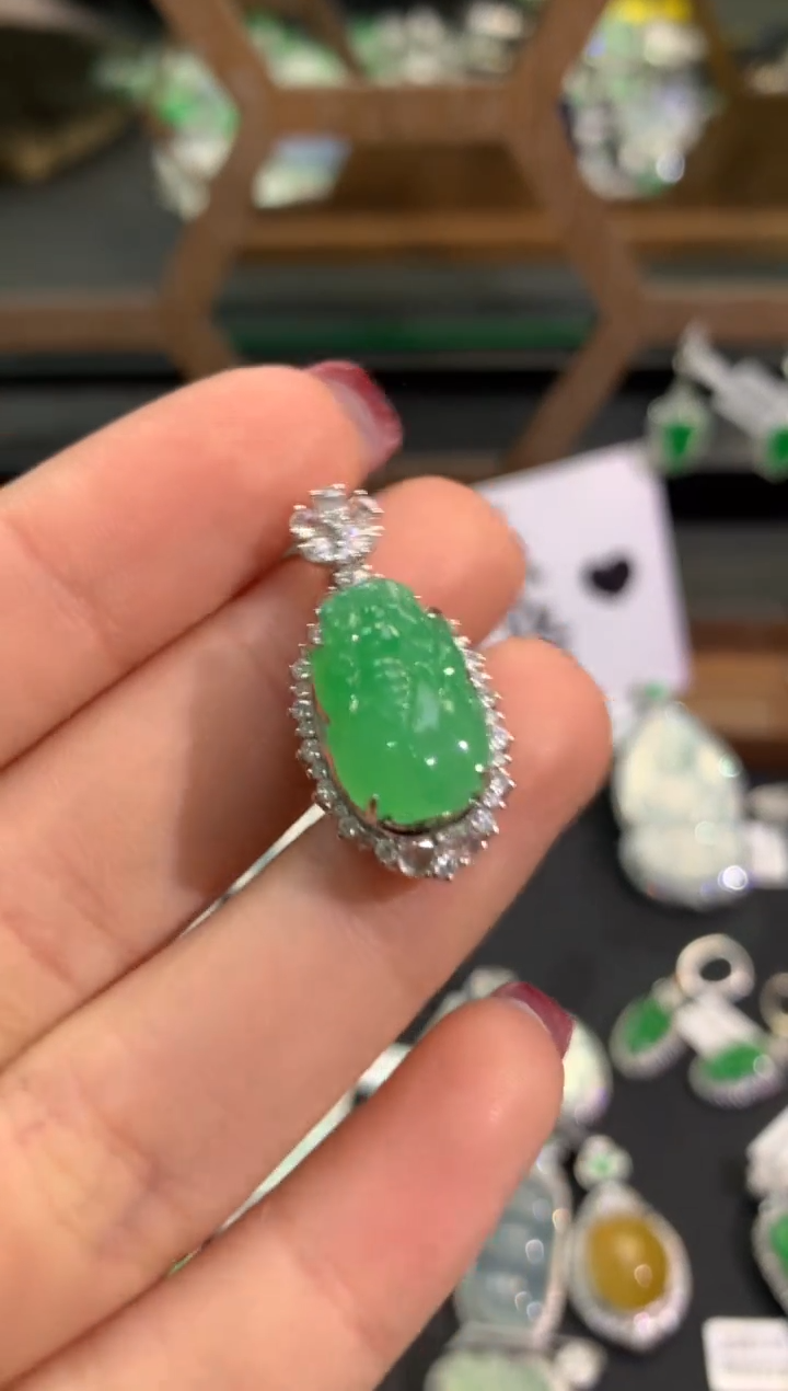 【闪购商品】翡翠吊坠(不含链)18K金镶嵌吊坠