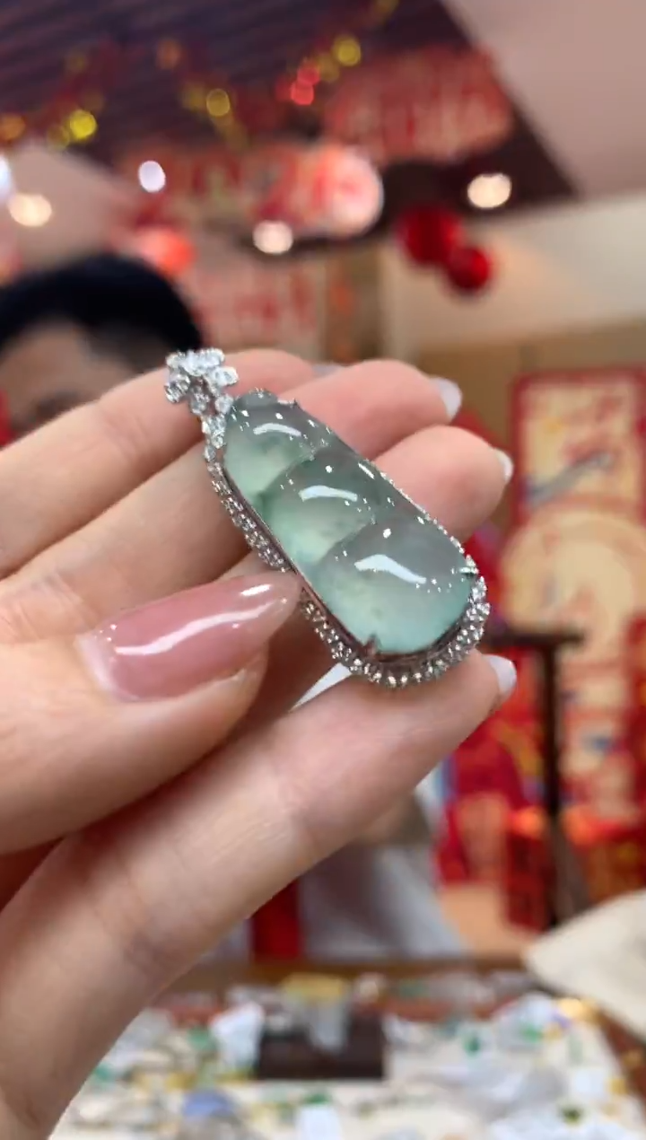 吊坠(不含链)18K金镶嵌翡翠豆子