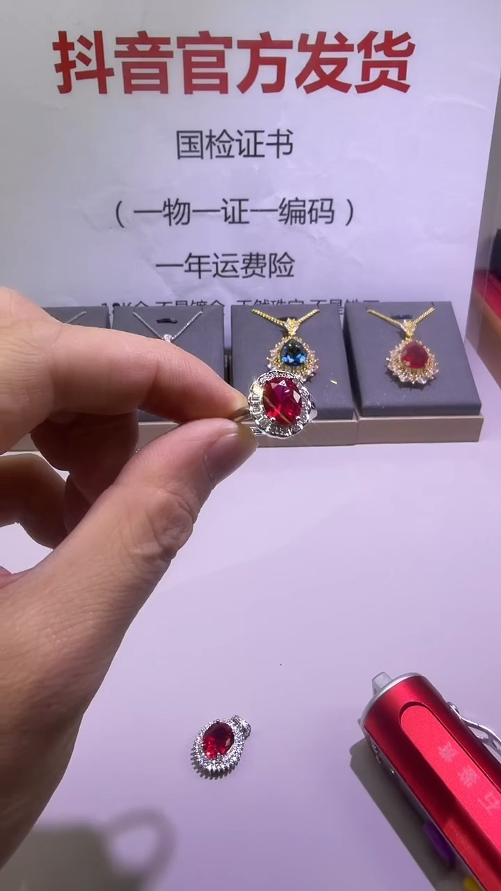 18K金镶嵌戒指红宝石1