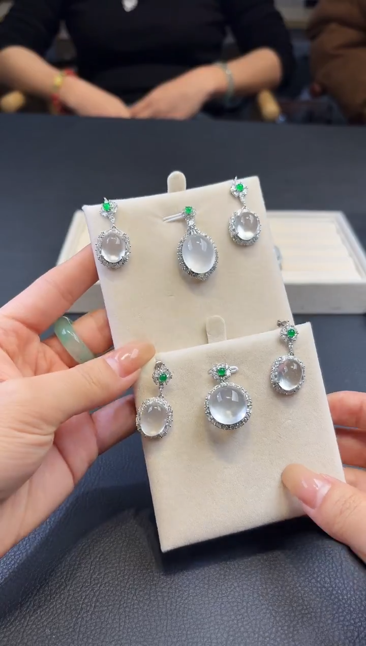 颈饰未镶嵌石英质玉0089938随机发仅一件