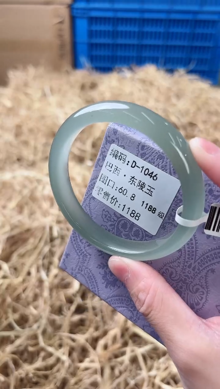 未镶嵌手镯石英质玉D-1046