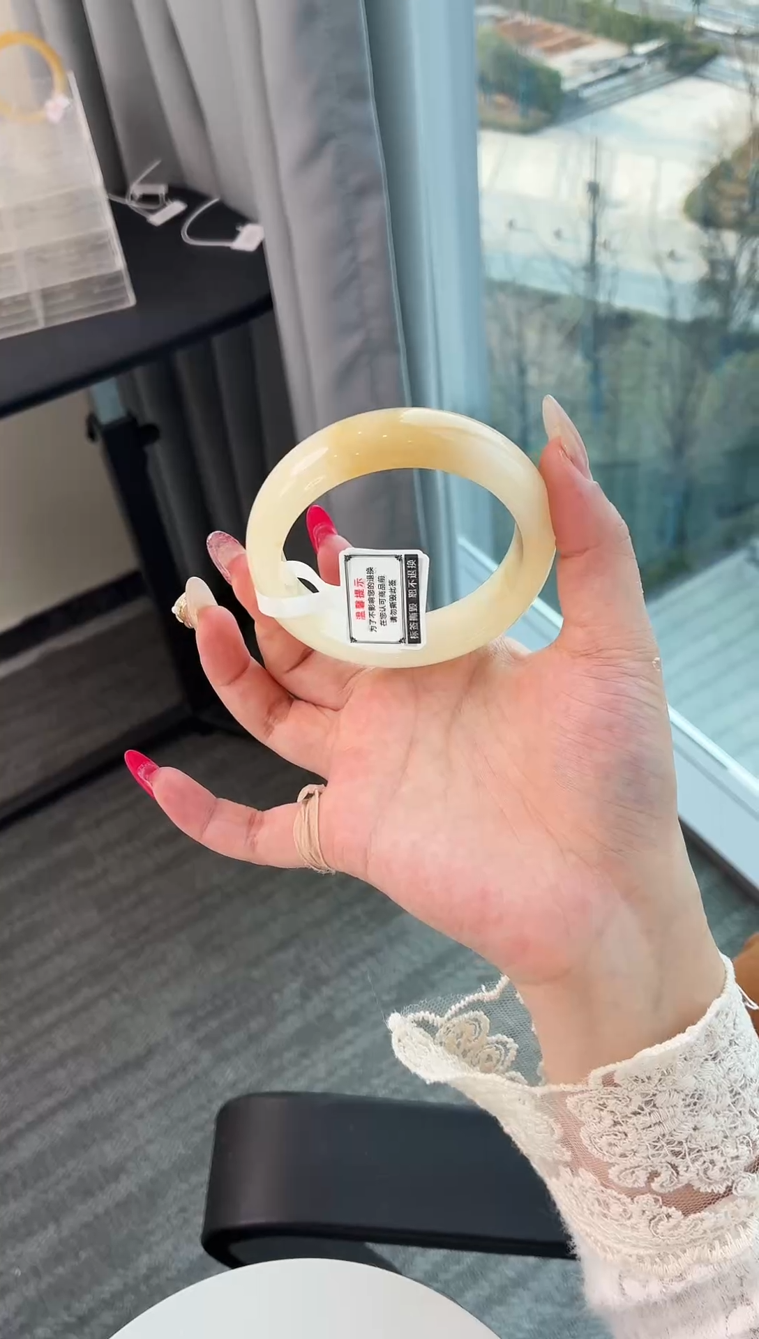 未镶嵌手镯石英质玉94.56