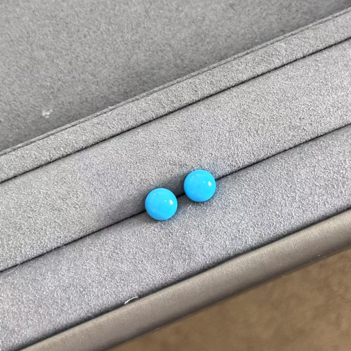 18k金镶嵌7mm圆珠耳钉