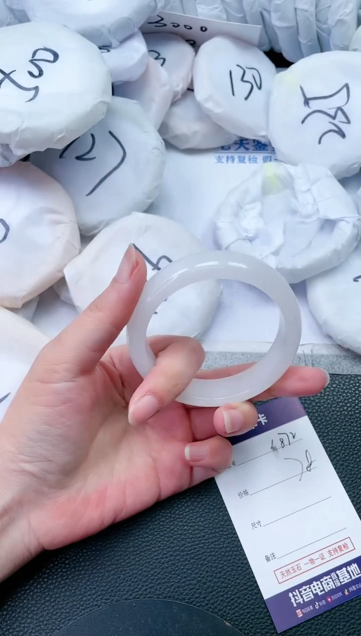 【闪购商品】石英质玉手镯未镶嵌L872