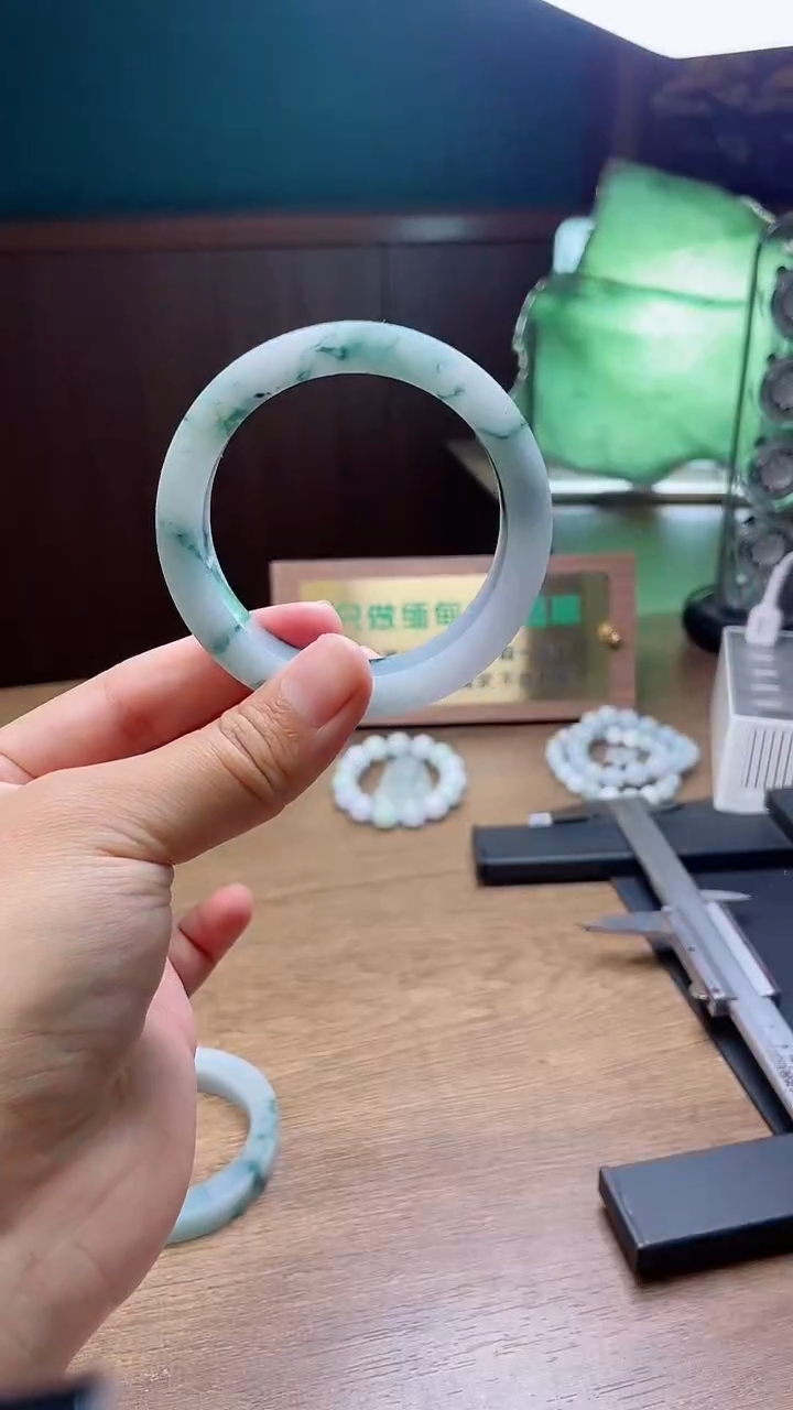 未镶嵌手镯定制翡翠w**。定制分单