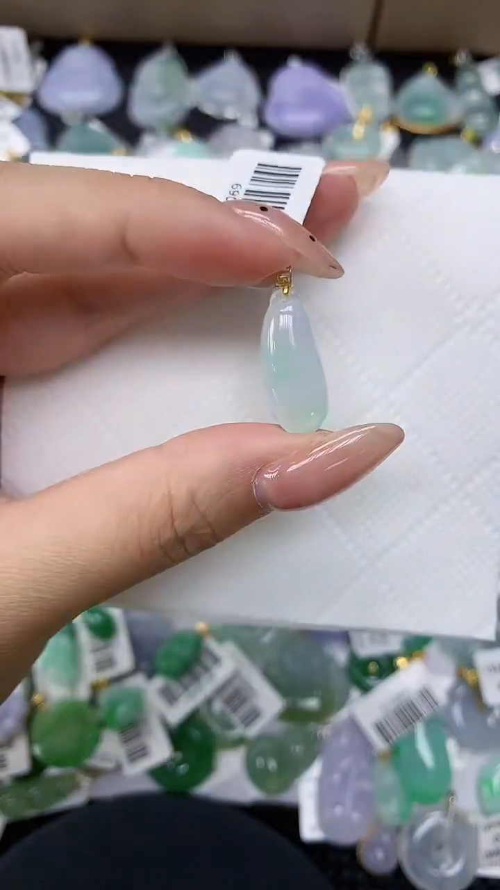 颈饰18K金镶嵌翡翠1111111111111