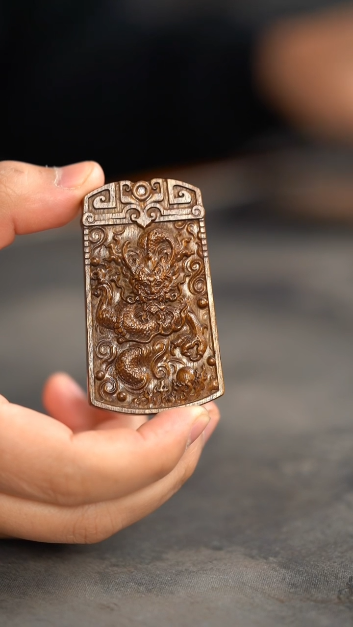 【闪购商品】金丝楠木雕仿古龙牌吊坠