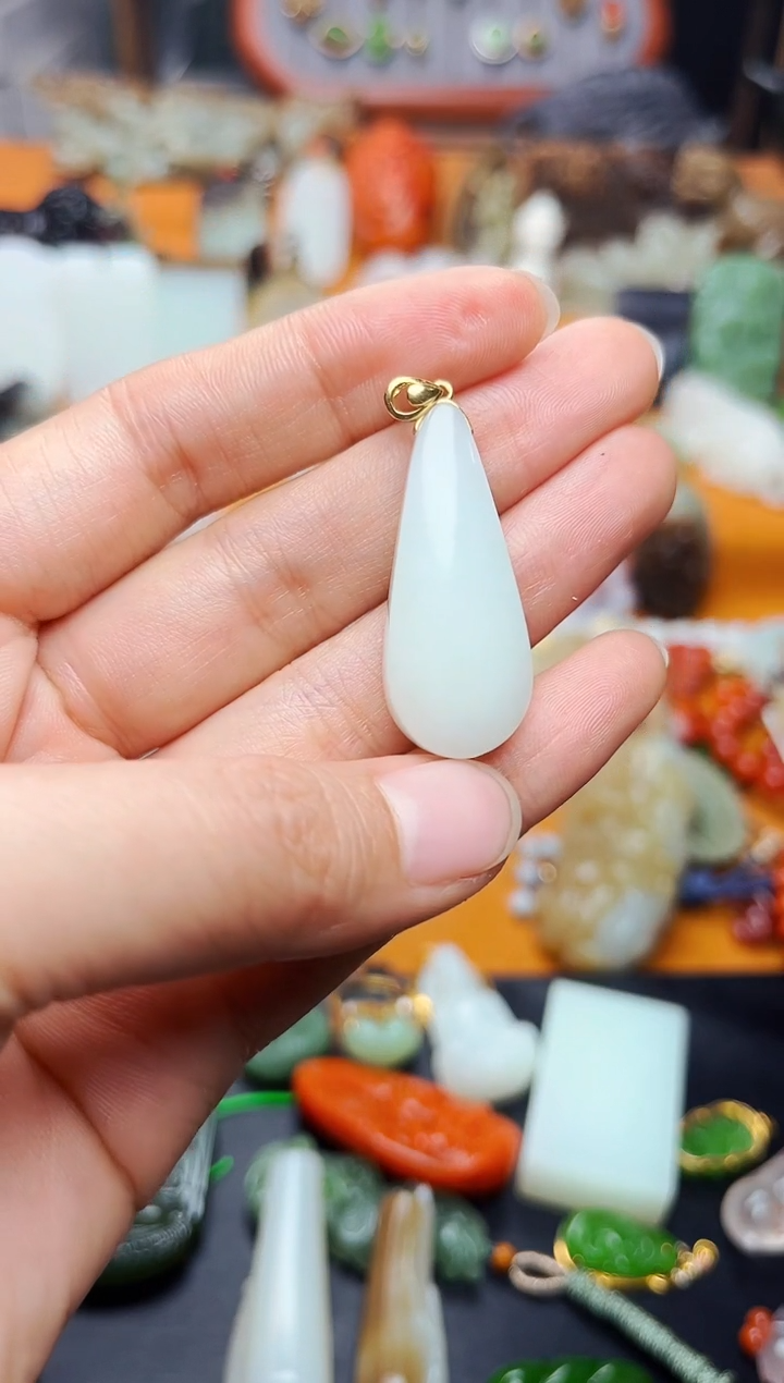 【闪购商品】和田玉颈饰18K金镶嵌水滴01