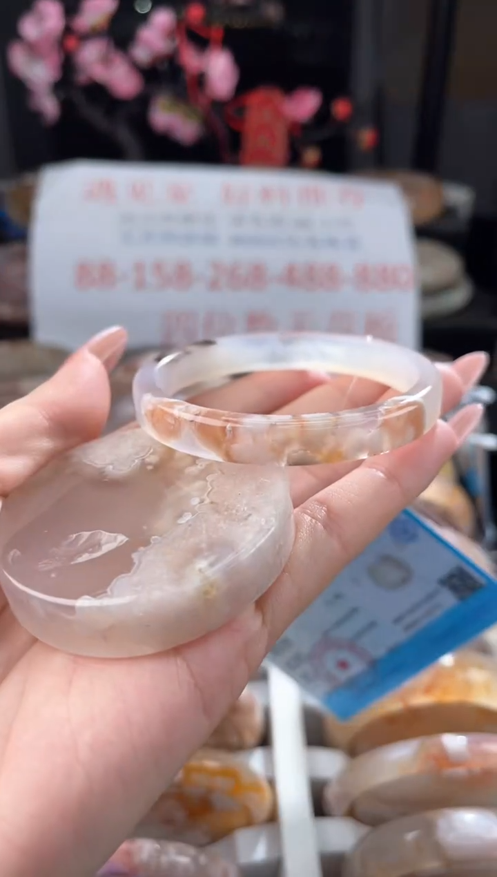 【闪购商品】石英质玉手镯未镶嵌55