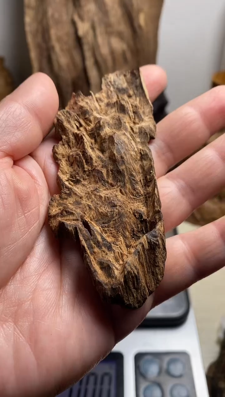 【闪购商品】沉香手把件文莱沉香原料8克