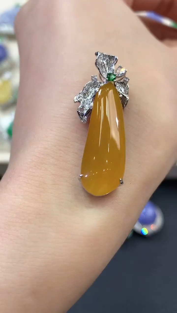 【闪购商品】翡翠吊坠(不含链)18K金镶嵌D30    