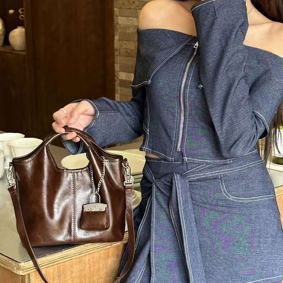 051-100姚女士女装