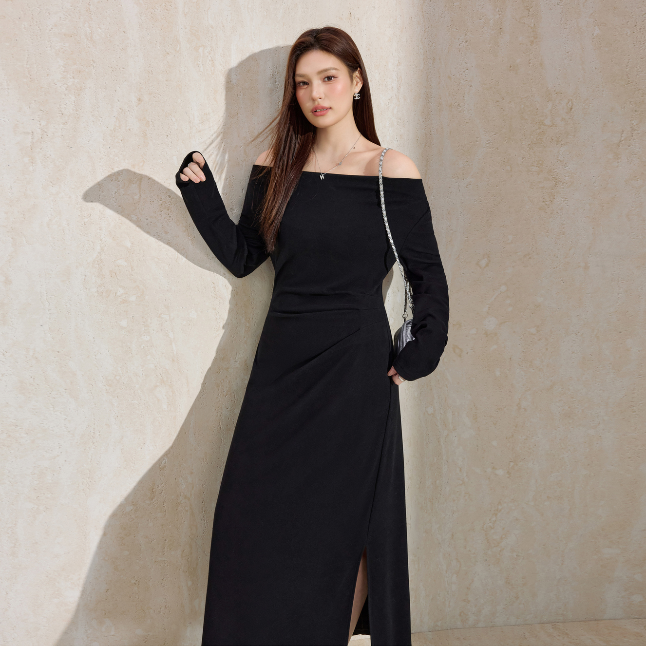 蓝语大码女装赫本风气质一字肩针织连衣裙磨毛保暖显瘦黑色打底裙