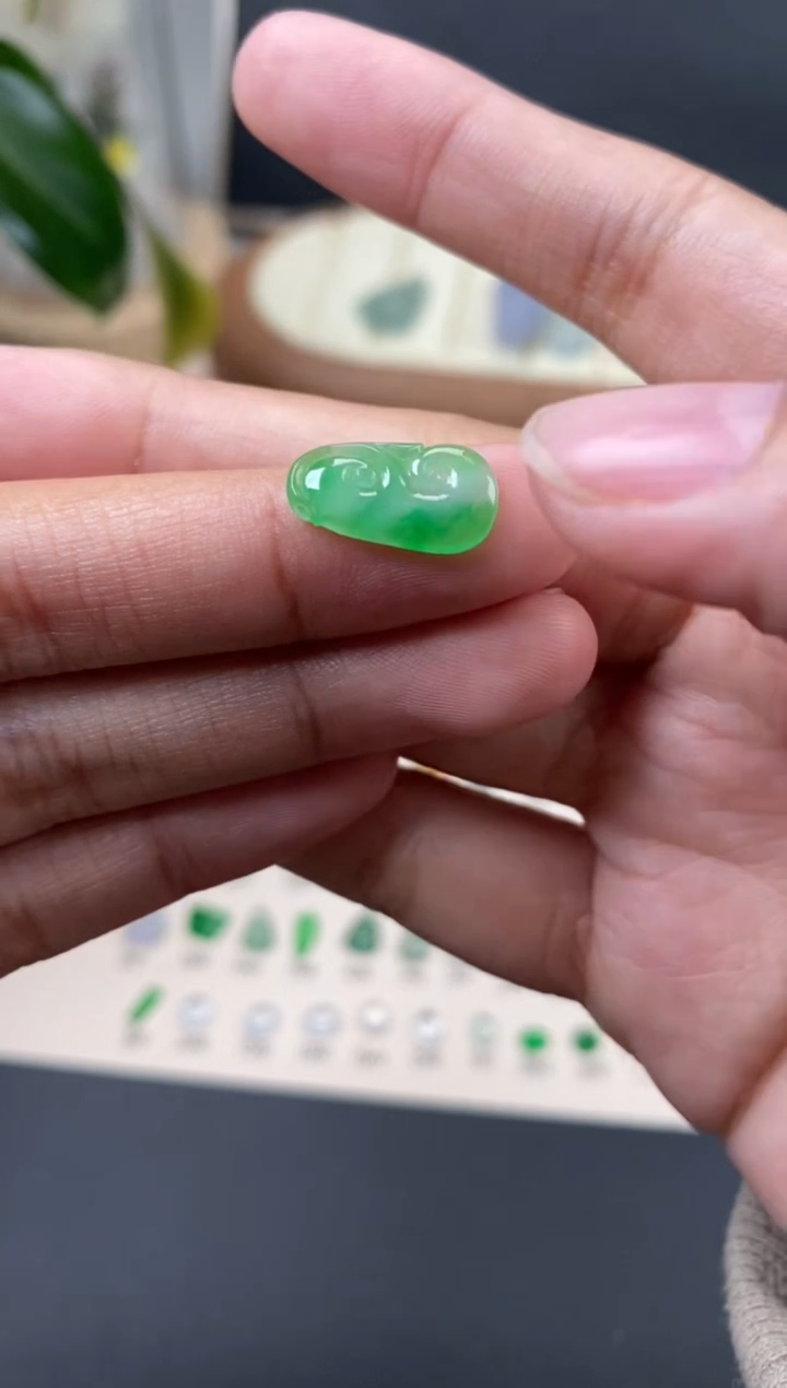 【闪购商品】翡翠颈饰未镶嵌翡翠冰果绿福豆