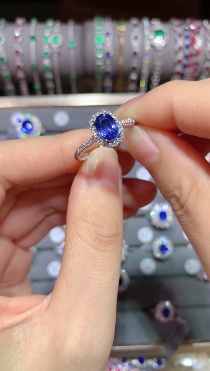 【闪购商品】蓝宝石戒指18K金镶嵌1.5CT