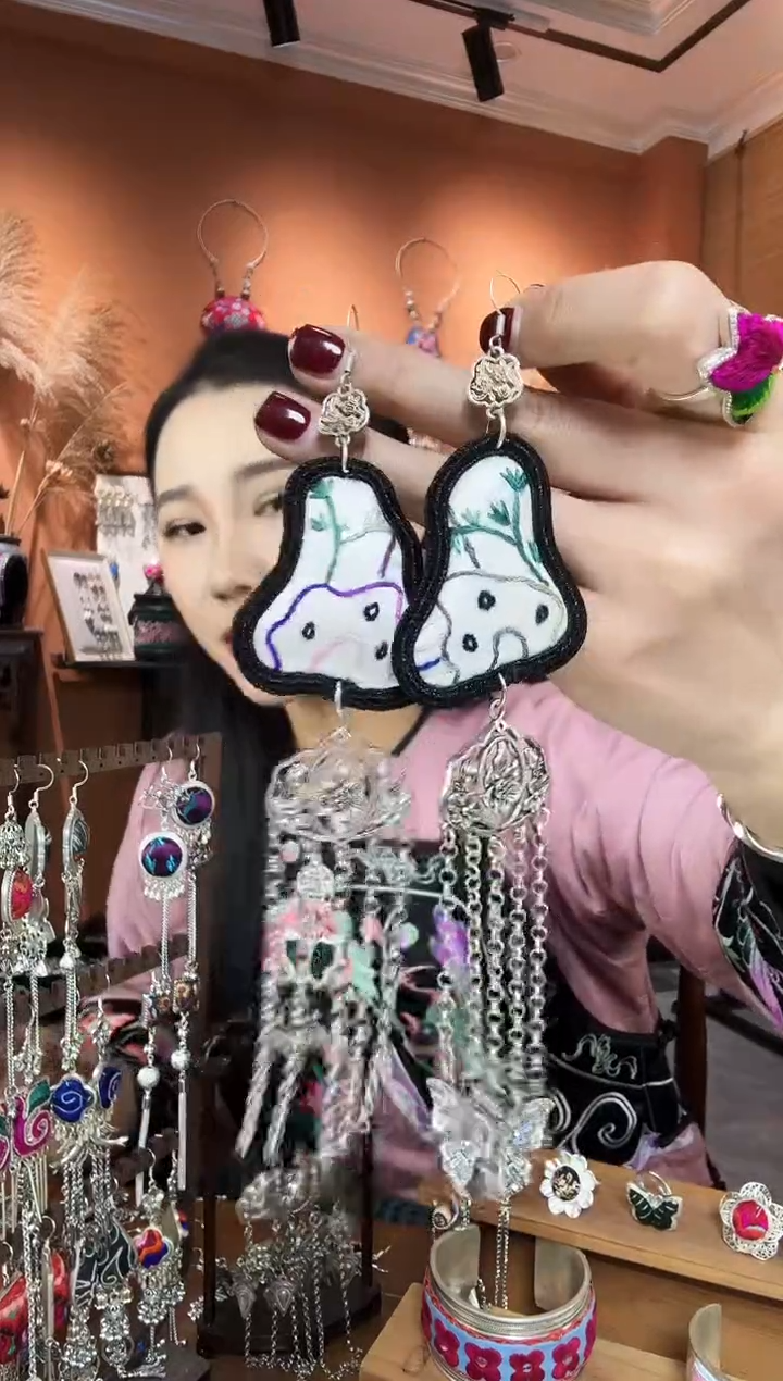 【闪购商品】刺绣纯手工民族风耳环