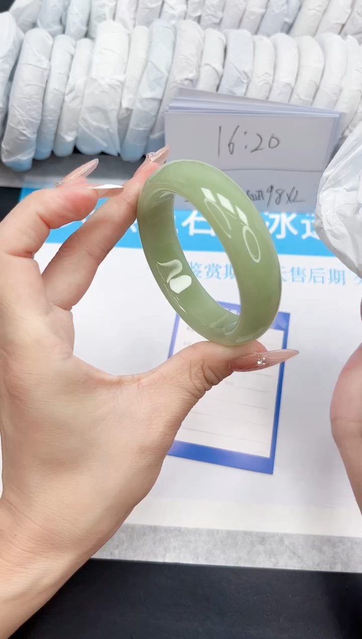 手镯石英质玉未镶嵌118-56.3NYG