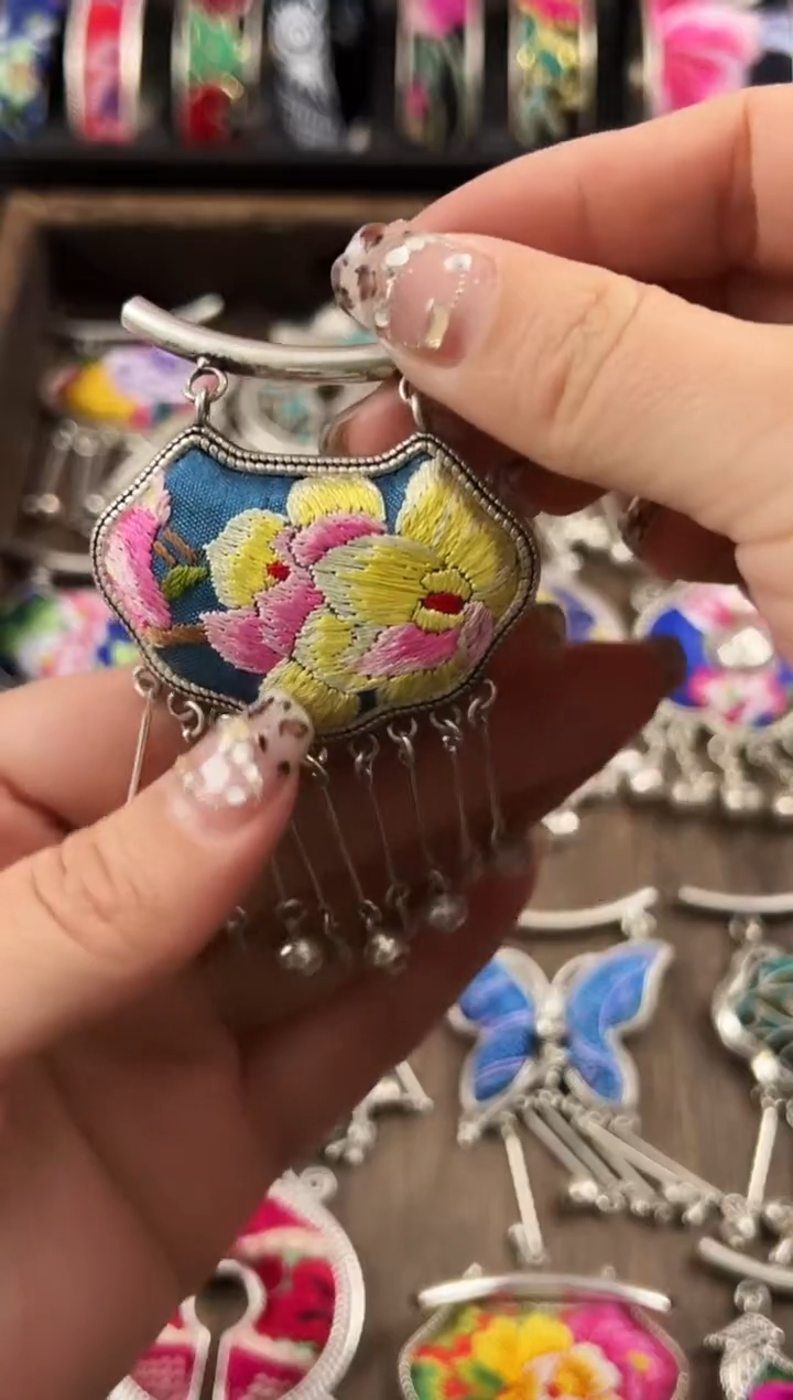 【闪购商品】织绣民族风老绣饰品180