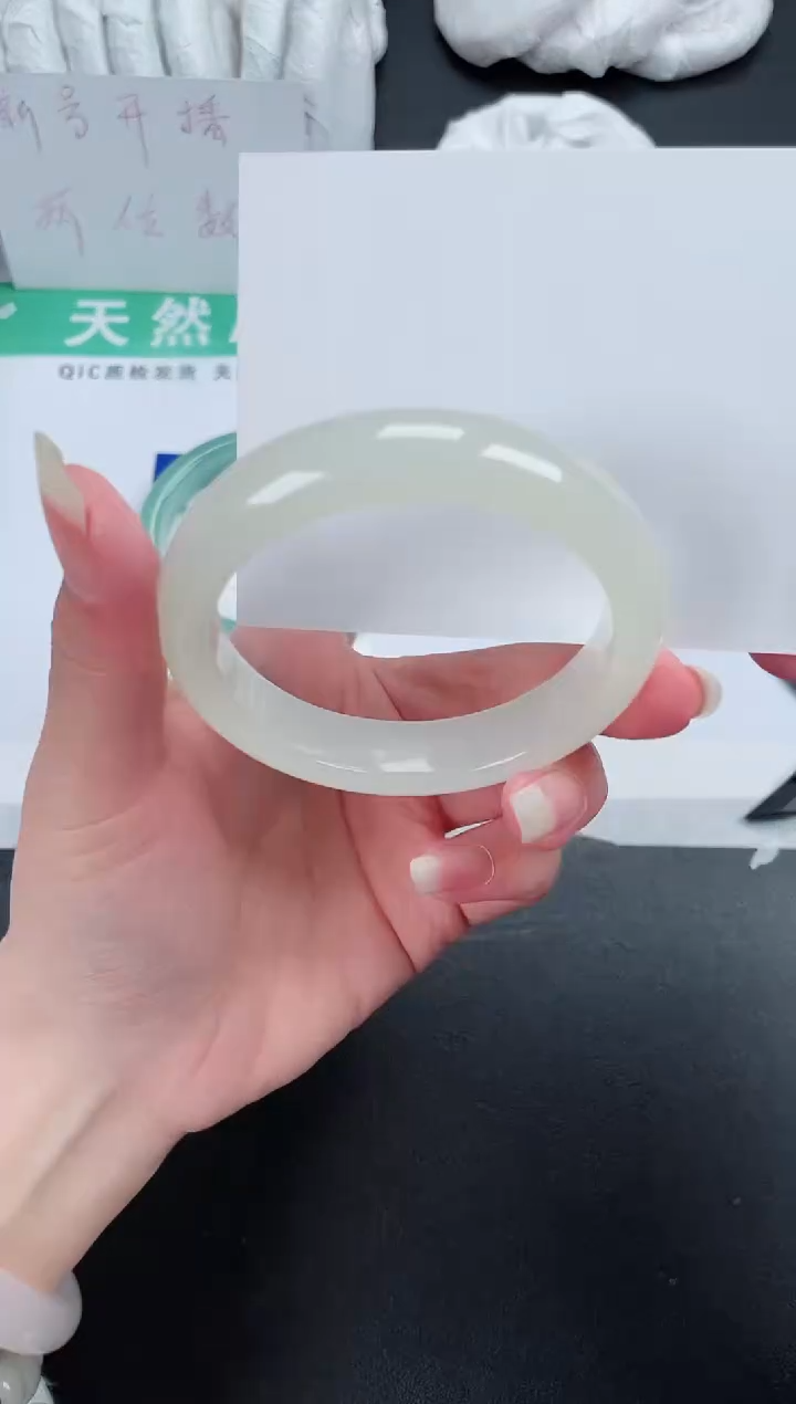 【闪购商品】石英质玉手镯未镶嵌435-54.5
