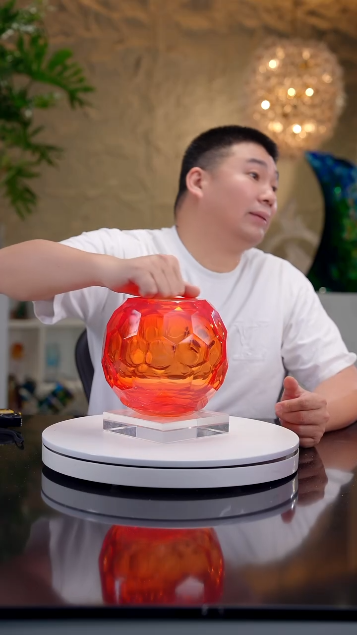 手工艺品琉璃红色切面球形花器