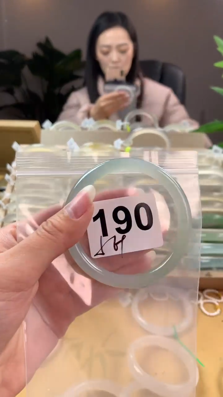 【闪购商品】玛瑙/玉髓手镯未镶嵌190