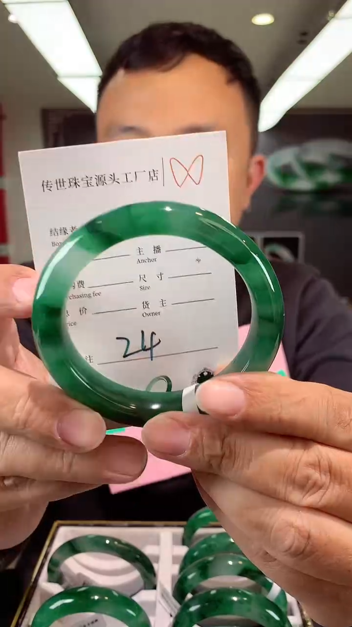 【闪购商品】石英质玉手镯未镶嵌59