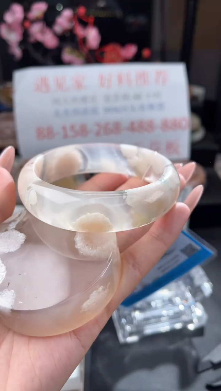 【闪购商品】石英质玉手镯未镶嵌62