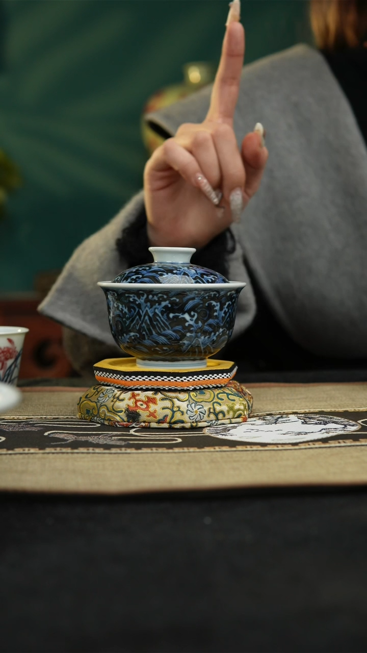 【闪购商品】景德镇江崖海水纹杯