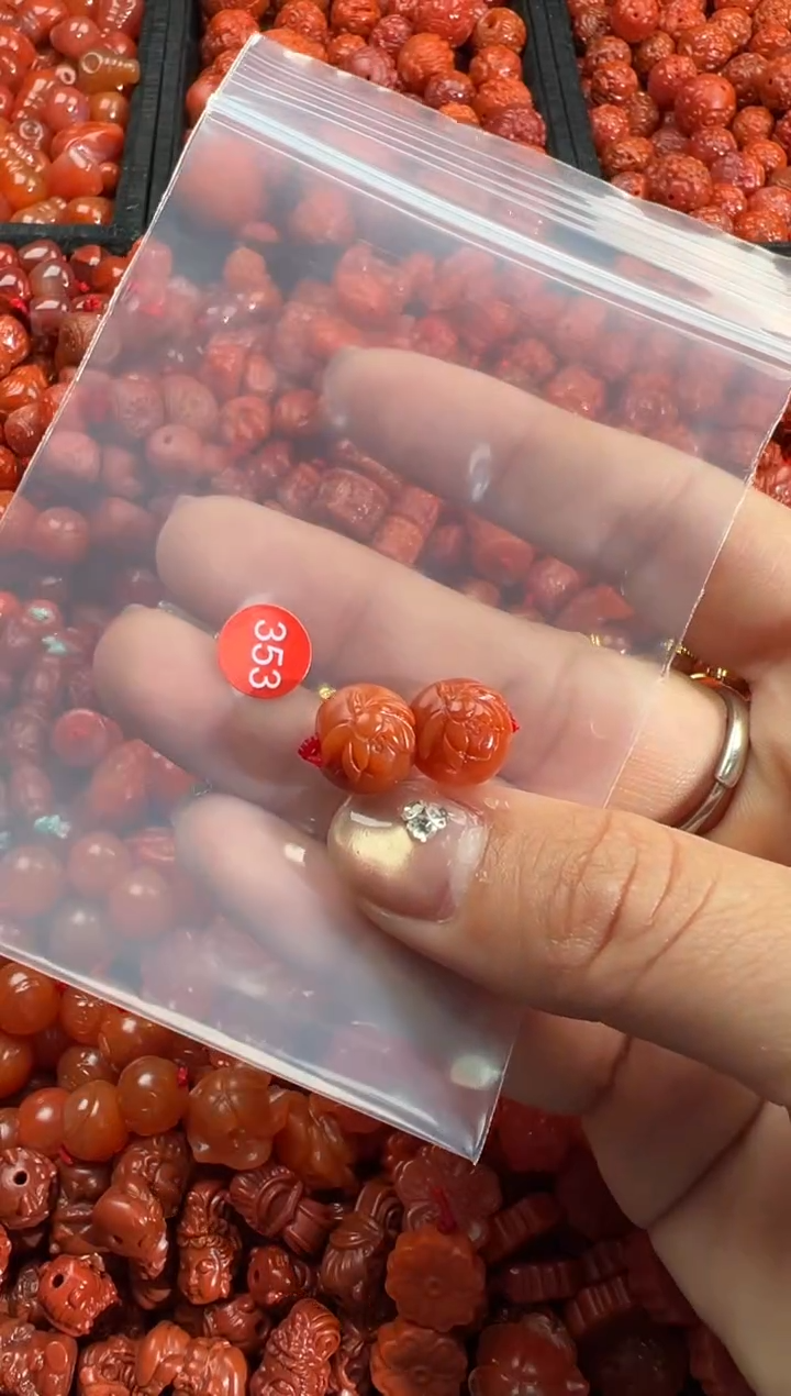 【闪购商品】南红玛瑙未镶嵌颈饰1