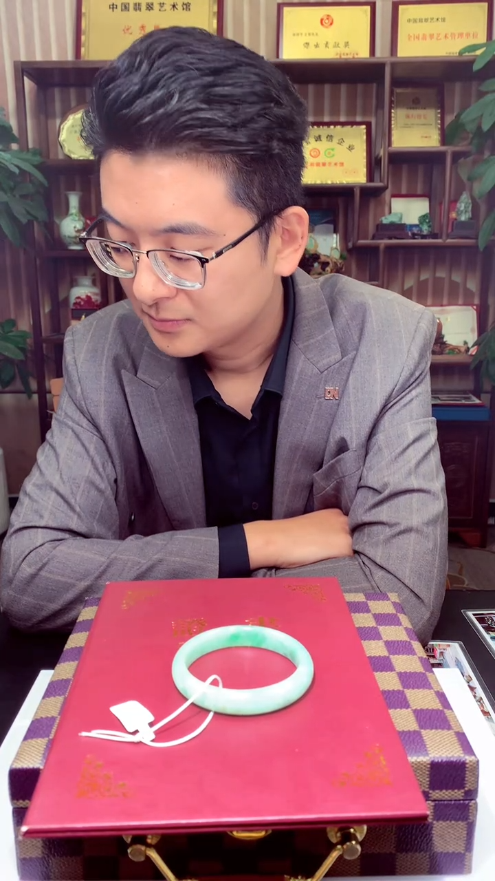 翡翠未镶嵌颈饰挂件发货（拍一发一）