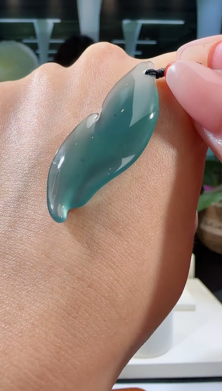 【闪购商品】翡翠吊坠(不含链)未镶嵌形意