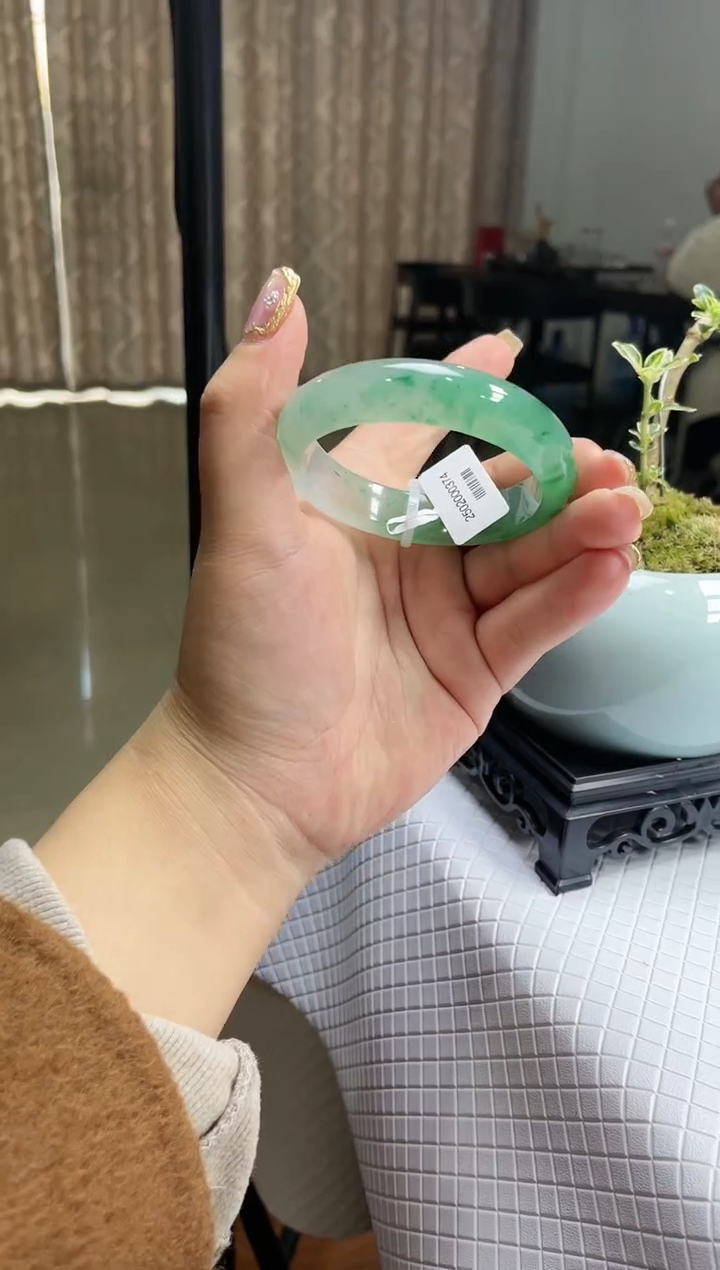 【闪购商品】石英质玉手镯未镶嵌非洲翠手镯多样性发货