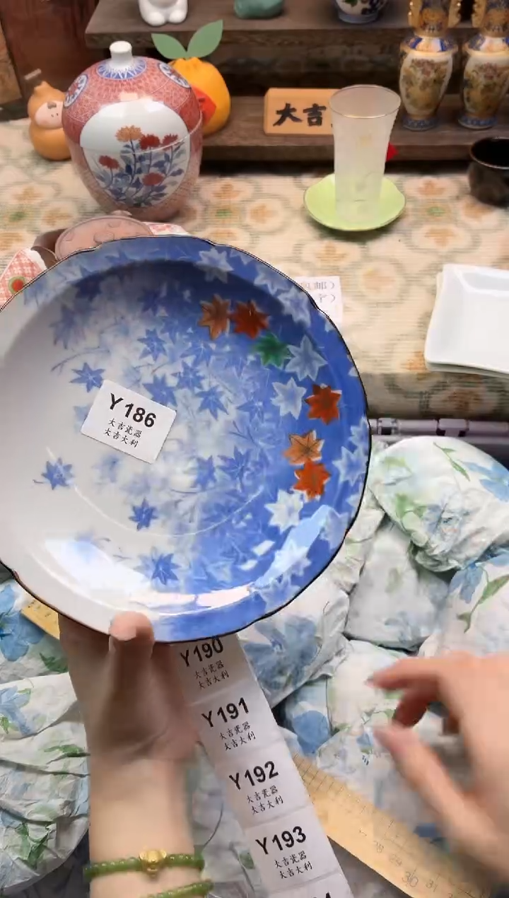 瓷器森****巫    Y186